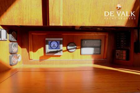 VAN DE STADT 40 NORMAN DECK SALOON