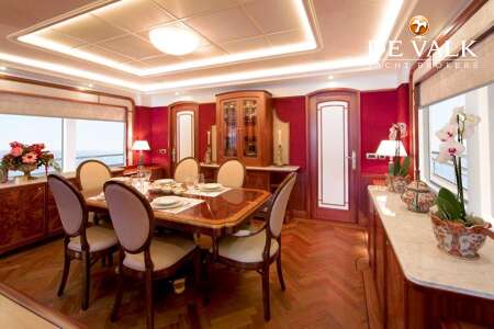 VAN DER VALK EXPLORER 37M