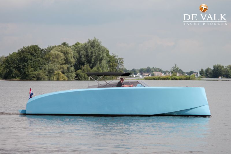 Vanquish Vq32 Motor Yacht For Sale De Valk Yacht Broker