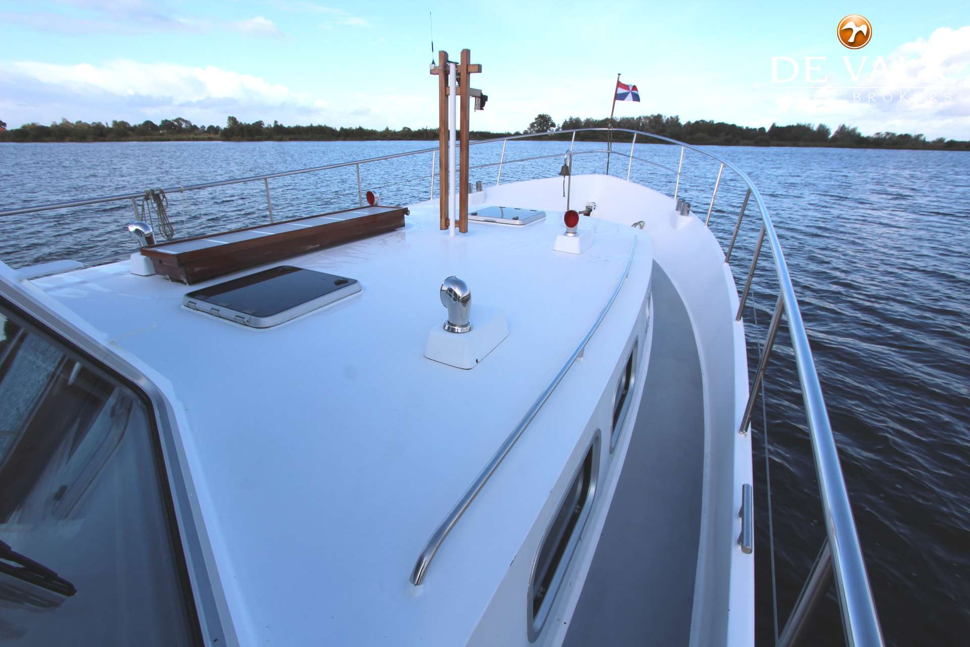 survey yacht broker