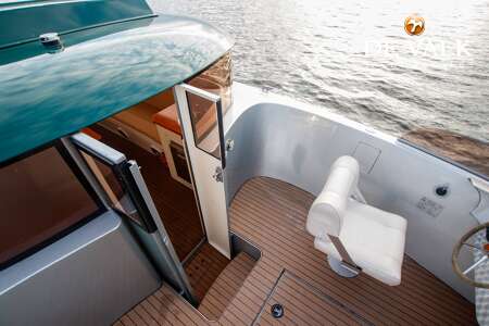 WATERDREAM LIMOUSINE TENDER