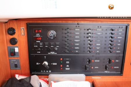 WAUQUIEZ 40 PILOT SALOON