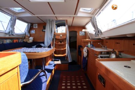 WAUQUIEZ 40 PILOT SALOON