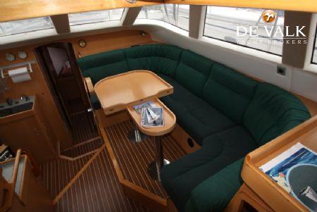 WAUQUIEZ 43 PILOT SALOON