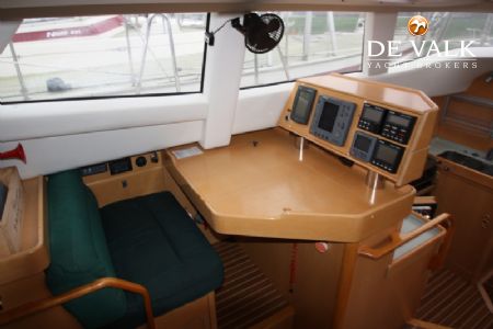 WAUQUIEZ 43 PILOT SALOON