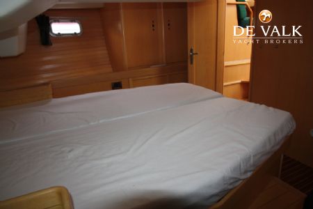WAUQUIEZ 43 PILOT SALOON