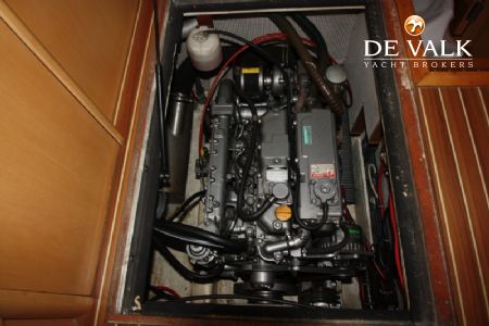 WAUQUIEZ 43 PILOT SALOON