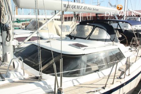 WAUQUIEZ 43 PILOT SALOON