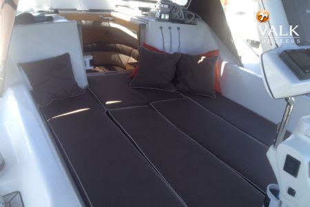 WAUQUIEZ 43 PILOT SALOON