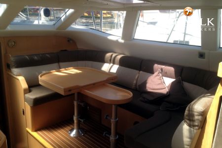 WAUQUIEZ 43 PILOT SALOON