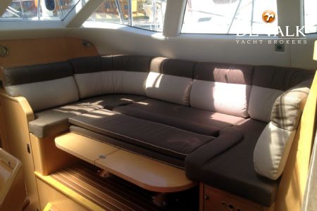 WAUQUIEZ 43 PILOT SALOON
