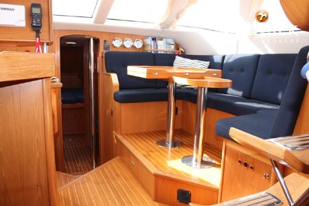WAUQUIEZ 43 PILOT SALOON