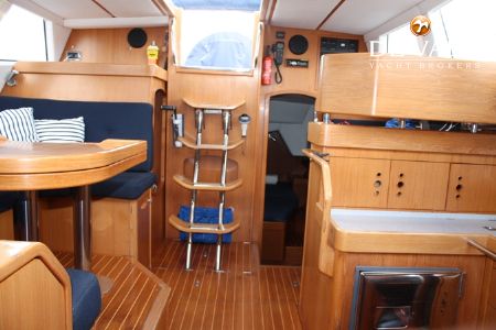 WAUQUIEZ 43 PILOT SALOON