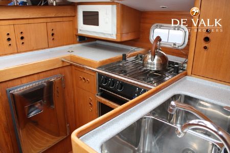 WAUQUIEZ 43 PILOT SALOON
