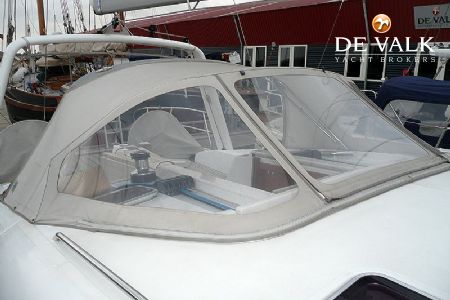 WAUQUIEZ 47 PILOT SALOON