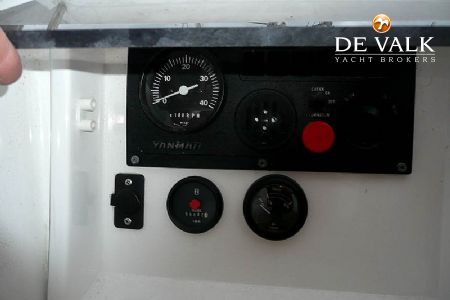 WAUQUIEZ 47 PILOT SALOON