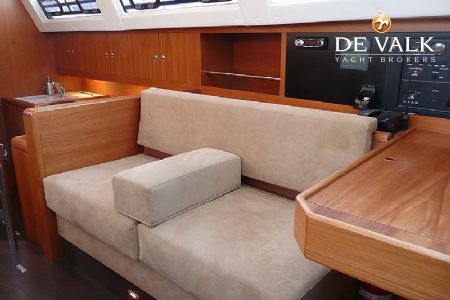 WAUQUIEZ 47 PILOT SALOON