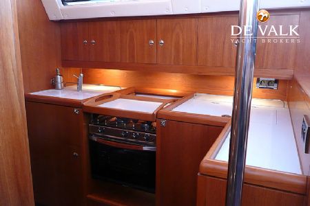 WAUQUIEZ 47 PILOT SALOON