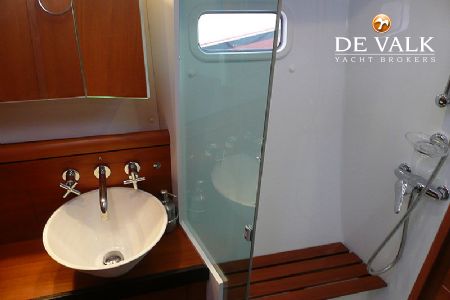 WAUQUIEZ 47 PILOT SALOON