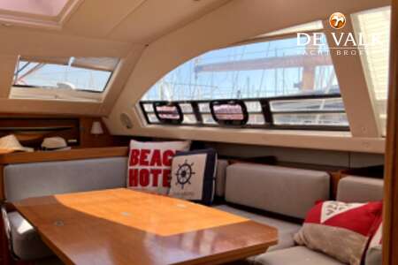 WAUQUIEZ PILOT SALOON 41